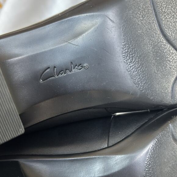 CLARKS Women’s Emslie Warbler Black Leather Comfort Heel 8.5 M - Picture 6 of 10